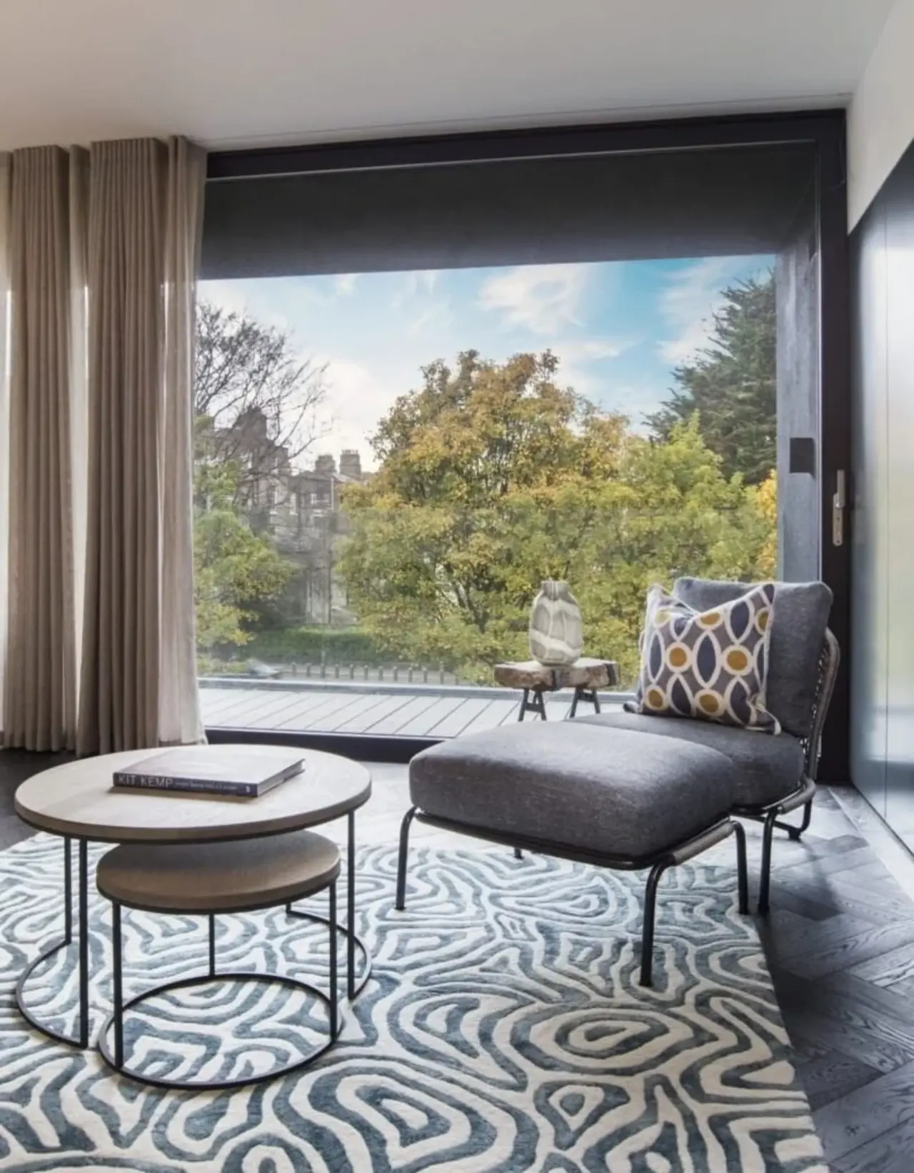 Warm neutral interior by LouDela